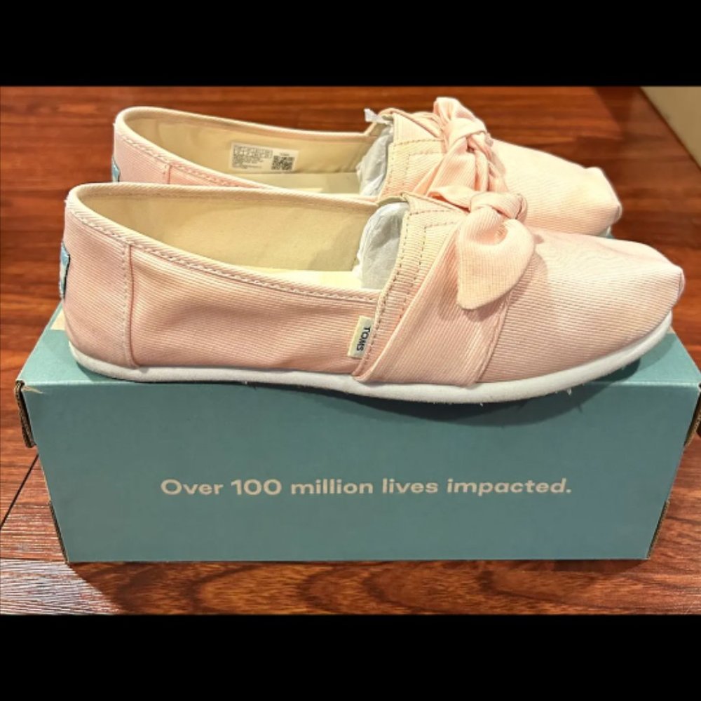 Women's Blush Crossgrain Pink TOMS Flats w/ Bows Size 6